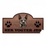 Her Vogter Jeg - Sticker - Australsk Stumpy Tail Cattledog